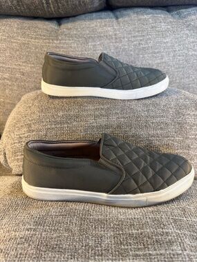 A New Day Reese Quilted Olive Green Slip On Sneakers Size 8